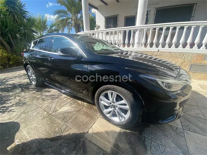 Usado Infiniti Q30 Premium 109 CV (80 kW) 2018 Negro Berlina