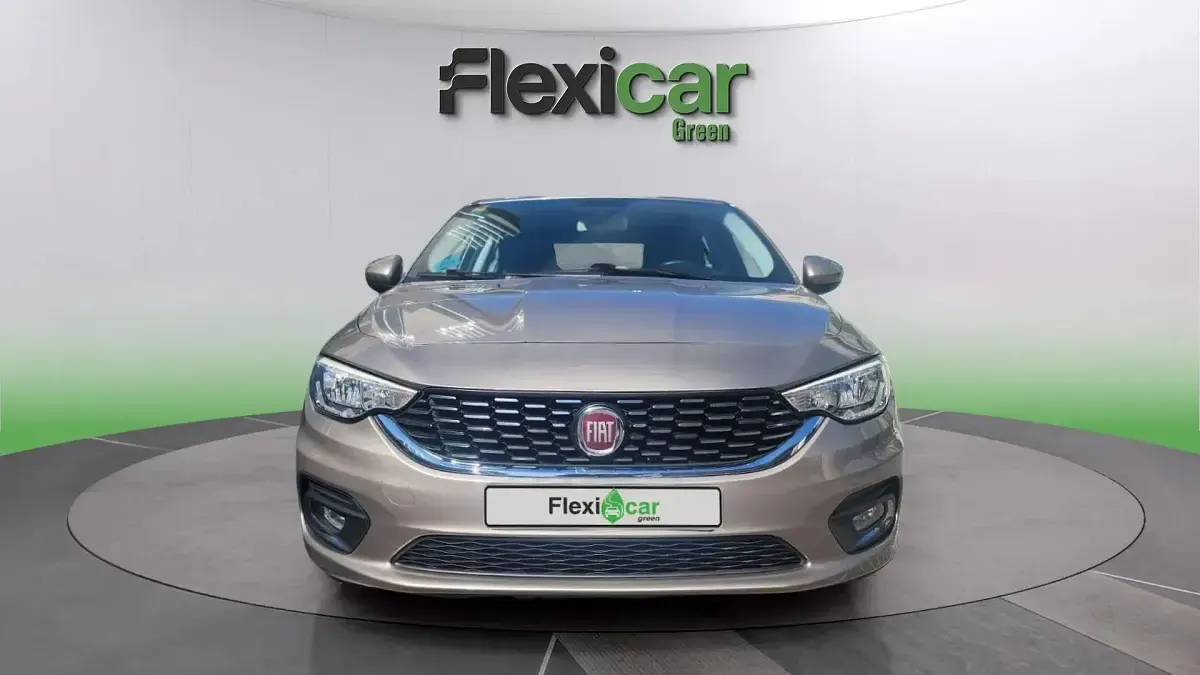 Usado Fiat Tipo Lounge 95 CV (69 kW) 2018 Beige Berlina