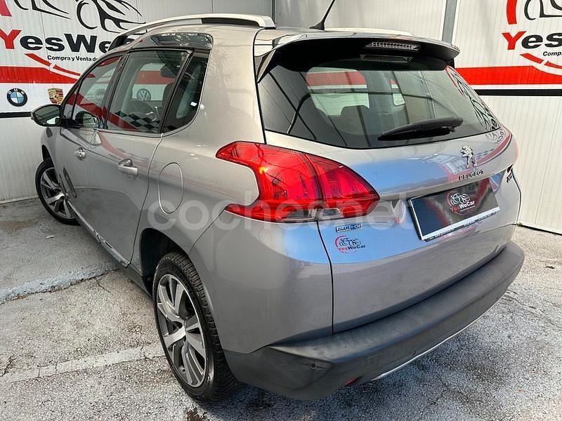 Usado Peugeot 2008 Allure 120 CV (88 kW) 2015 Gris / plata SUV
