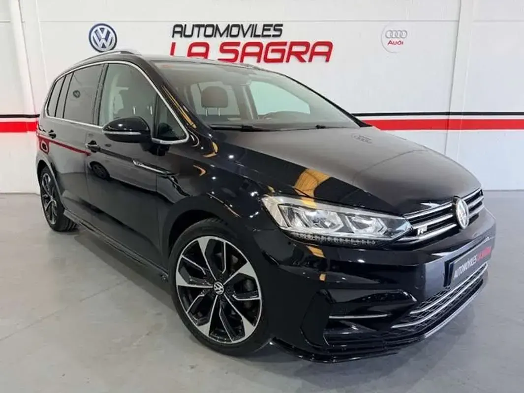 Usado VW Touran R-line 150 CV (110 kW) 2017 Negro Monovolumen