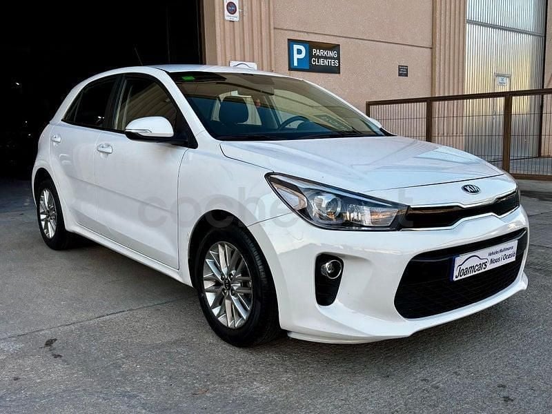 Usado Kia Rio 84 CV (61 kW) 2017 Blanco Berlina