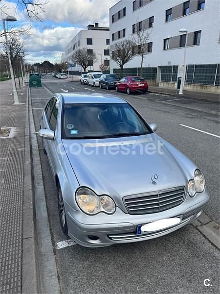 Usado Mercedes C220 Classic 150 CV (110 kW) 2007 Gris / plata Berlina