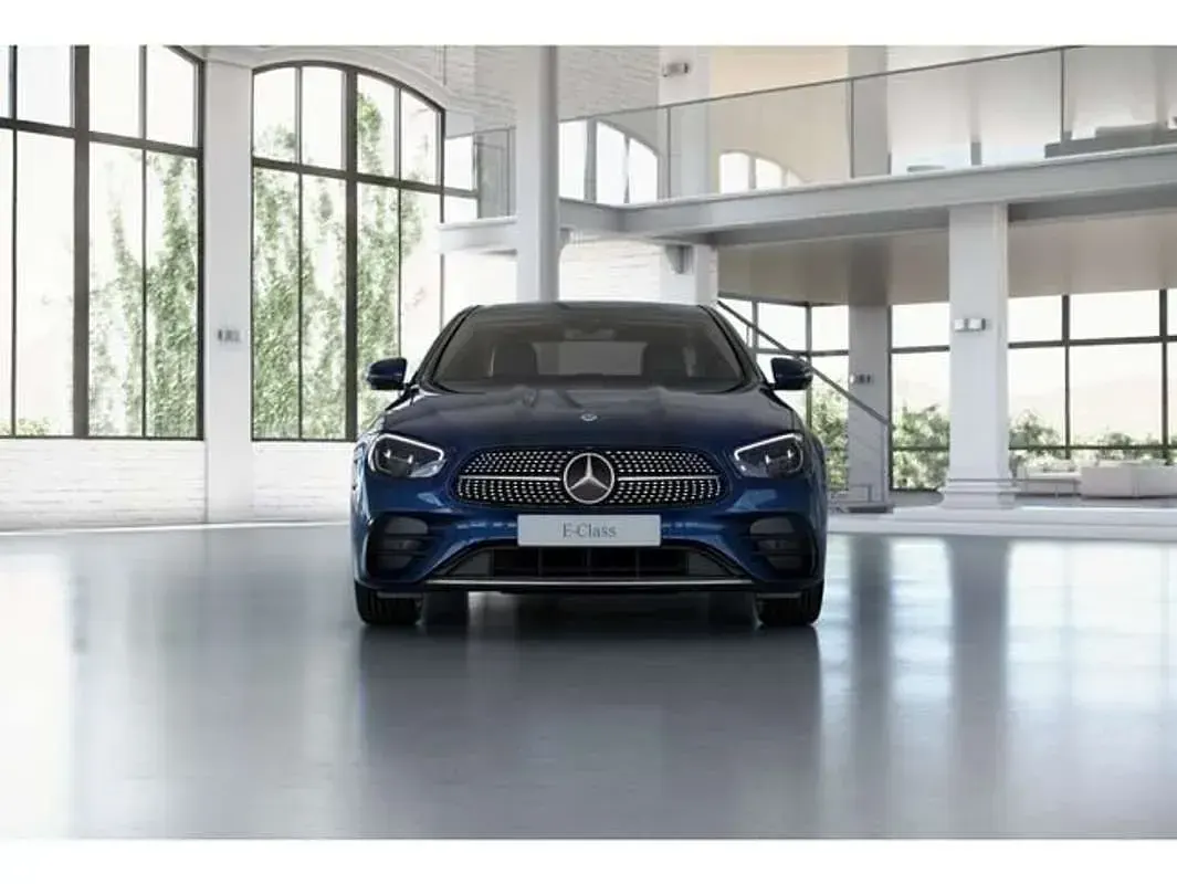 Usado Mercedes E300 320 CV (235 kW) 2022 Azul Berlina