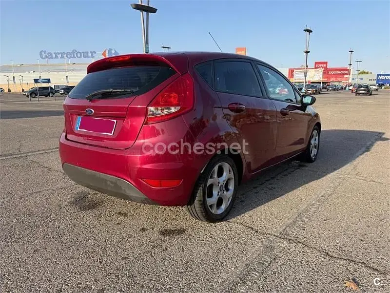 Usado Ford Fiesta Trend 70 CV (51 kW) 2012 Rojo Berlina
