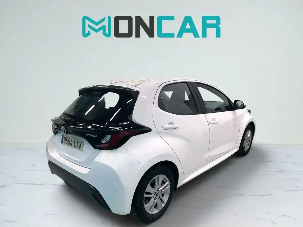 Usado Toyota Yaris Business Edition 116 CV (85 kW) 2021 Blanco Utilitario