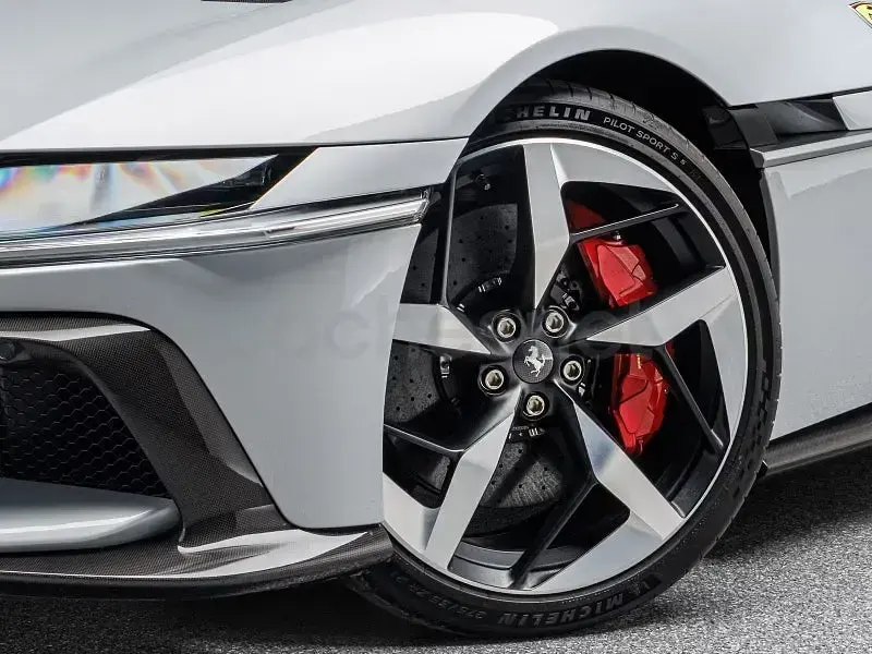Nuevo Ferrari 12 Cilindri 830 CV (610 kW) 2025 Gris / plata Coupe