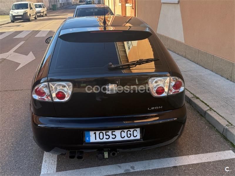 Usado Seat Leon Sport 150 CV (110 kW) 2003 Negro Berlina