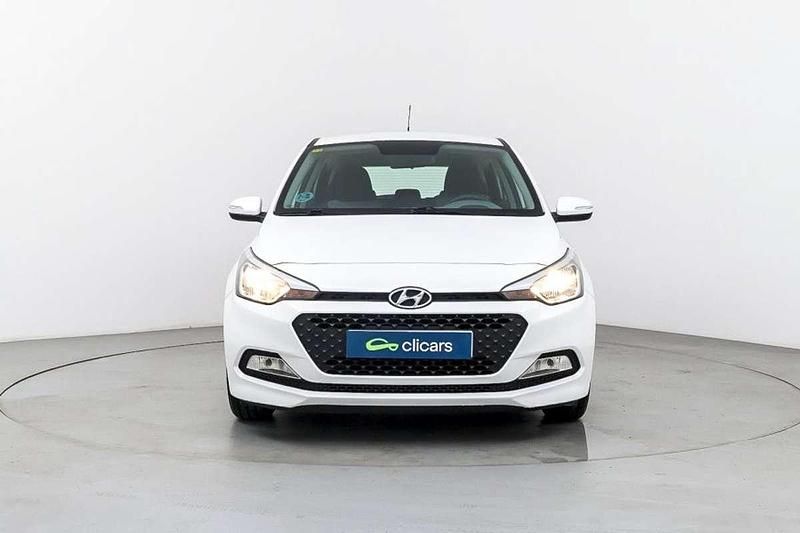 Usado Hyundai i20 84 CV (61 kW) 2016 Blanco Utilitario