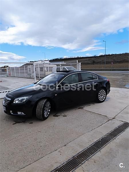 Usado Opel Insignia Sport 160 CV (117 kW) 2010 Negro Berlina