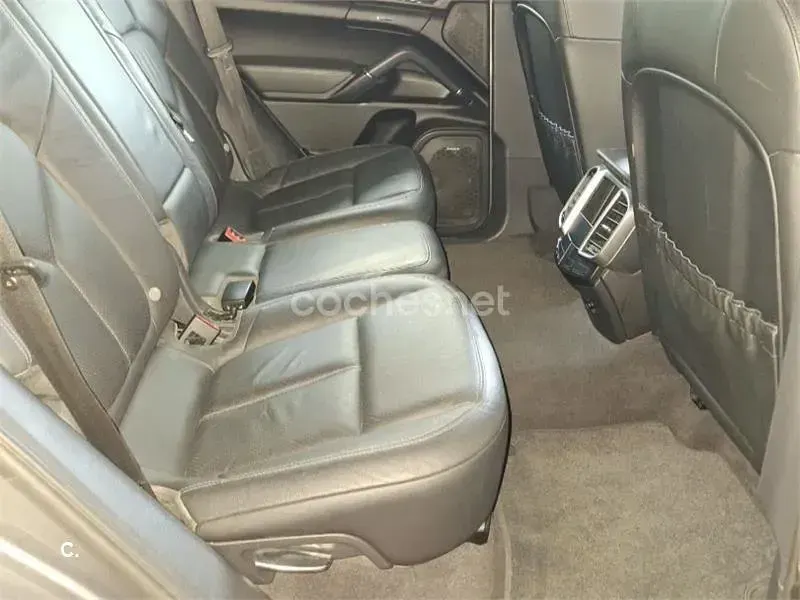 Usado Porsche Cayenne 300 CV (220 kW) 2010 Gris / plata SUV