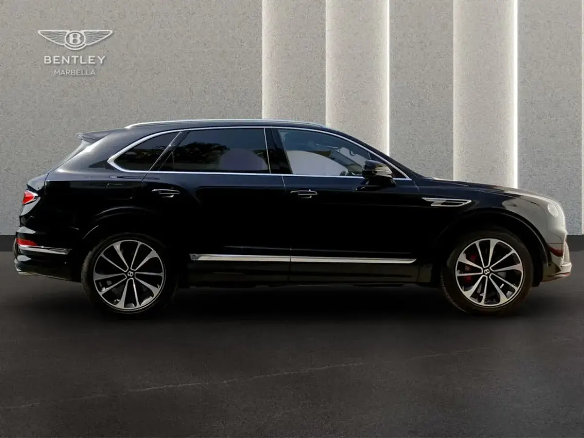 Usado Bentley Bentayga 449 CV (330 kW) 2026 Negro metalizado SUV
