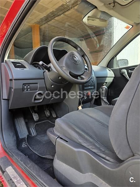 Usado Renault Mégane II Dynamique 115 CV (84 kW) 2004 Rojo Berlina