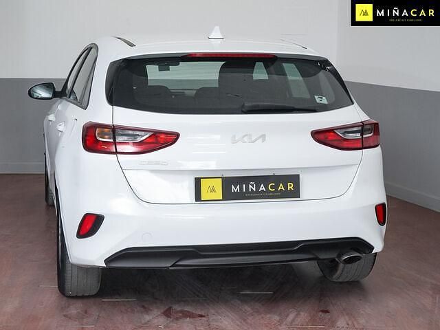 Usado Kia Ceed 100 CV (73 kW) 2022 Blanco Utilitario