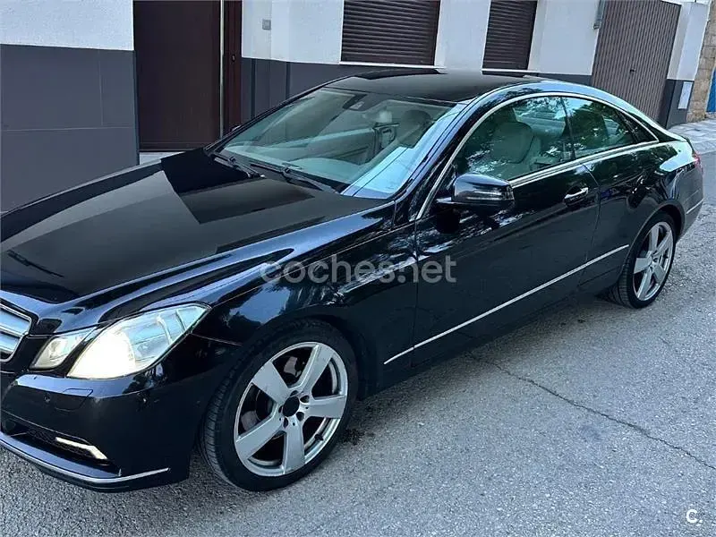 Usado Mercedes E250 204 CV (150 kW) 2011 Negro Coupe