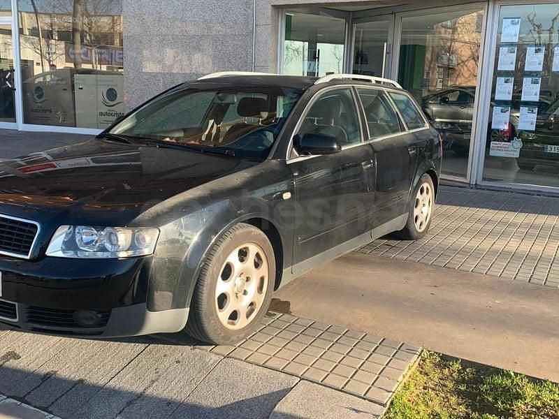 Usado Audi A4 130 CV (95 kW) 2003 Negro Familiar