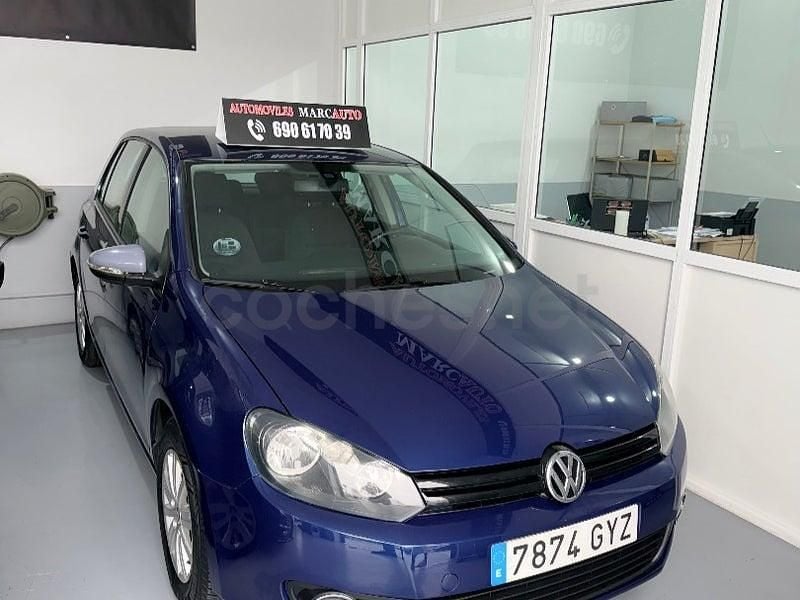 Azul Usado 2010 VW Golf Advance Berlina | 5900 € (Buen precio) - Imagen 1/4