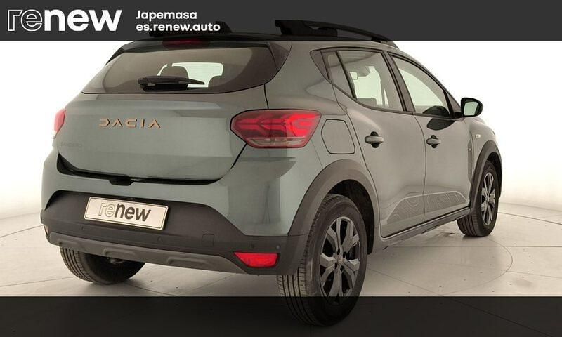 Usado Dacia Sandero Extreme 100 CV (73 kW) 2025 Verde Berlina