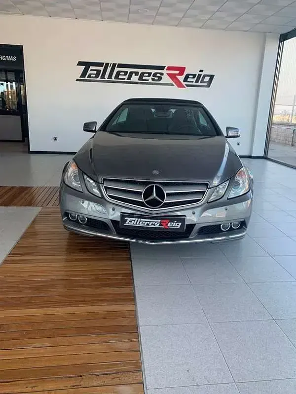 Usado Mercedes E200 Avantgarde 184 CV (135 kW) 2010 Gris Descapotable