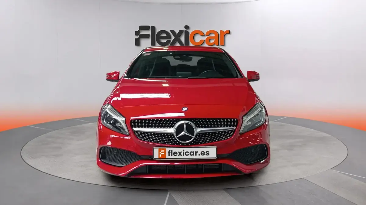 Usado Mercedes A200 AMG line 136 CV (100 kW) 2017 Rojo Utilitario