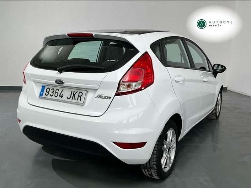 Usado Ford Fiesta Titanium 82 CV (60 kW) 2015 Blanco Berlina