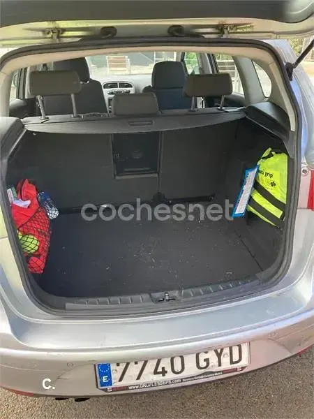 Usado Seat Altea XL Style 125 CV (91 kW) 2010 Gris / plata Monovolumen