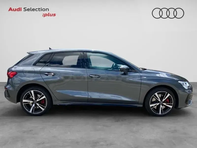 Usado Audi A3 Ambiente 245 CV (180 kW) 2024 Gris / plata Berlina