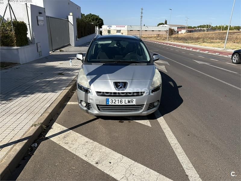 Gris / plata Usado 2012 Peugeot 5008 Allure Monovolumen | 5500 € (Precio justo) - Imagen 1/4