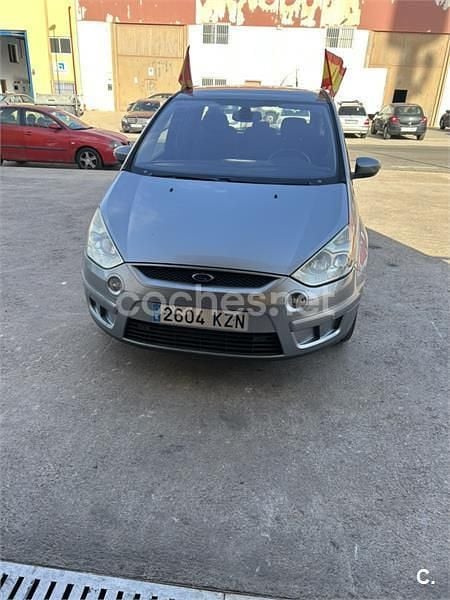 Usado Ford S-MAX Titanium 175 CV (128 kW) 2008 Gris / plata Monovolumen