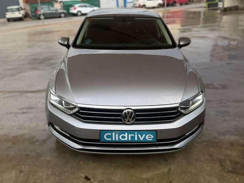 Usado VW Passat Advance 120 CV (88 kW) 2018 Gris Berlina