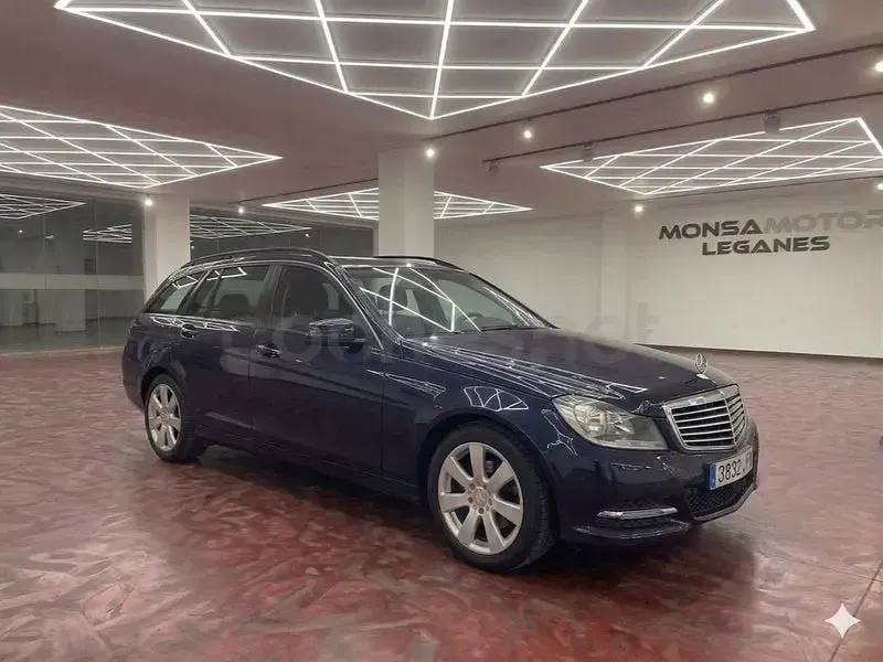 Usado Mercedes C250 Avantgarde 204 CV (150 kW) 2011 Azul Familiar