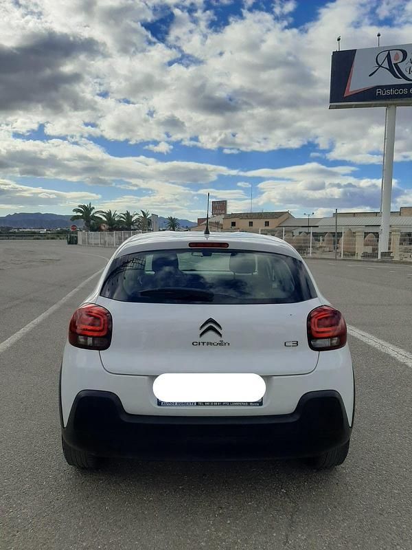 Usado Citroën C3 Feel 99 CV (72 kW) 2019 Blanco Utilitario