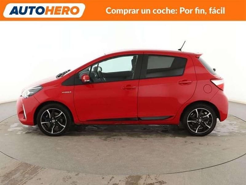 Usado Toyota Yaris Hybrid Active 99 CV (72 kW) 2017 Rojo Utilitario