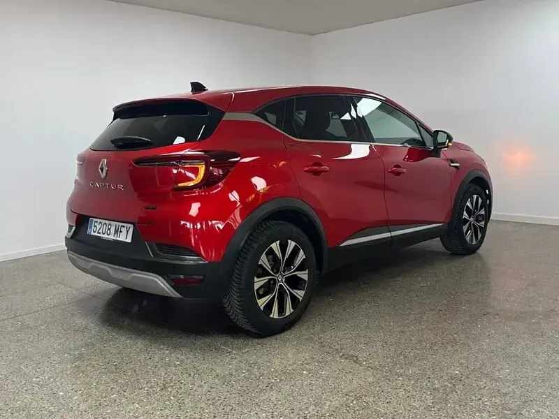 Usado Renault Captur Techno 145 CV (106 kW) 2023 Rojo SUV