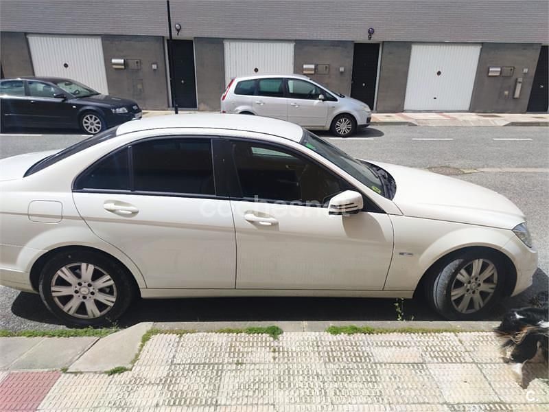 Blanco Usado 2010 Mercedes C200 Avantgarde Berlina | 9900 € (Un poco caro) - Imagen 1/4