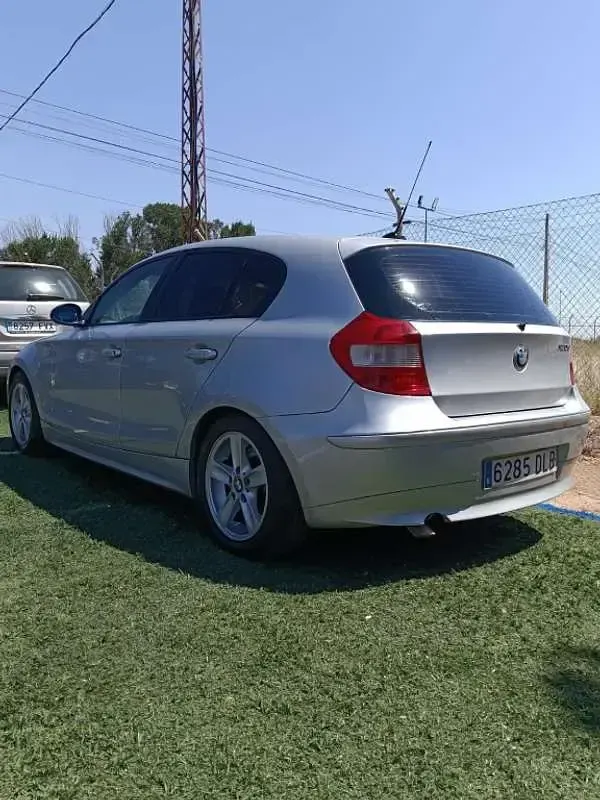 Usado BMW 120 163 CV (119 kW) 2006 Gris Utilitario