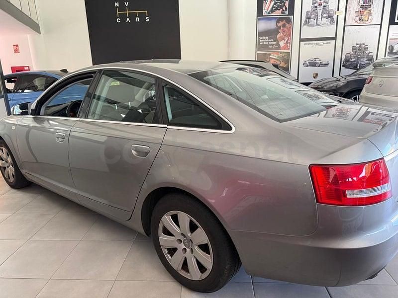 Usado Audi A6 140 CV (102 kW) 2005 Gris / plata Berlina