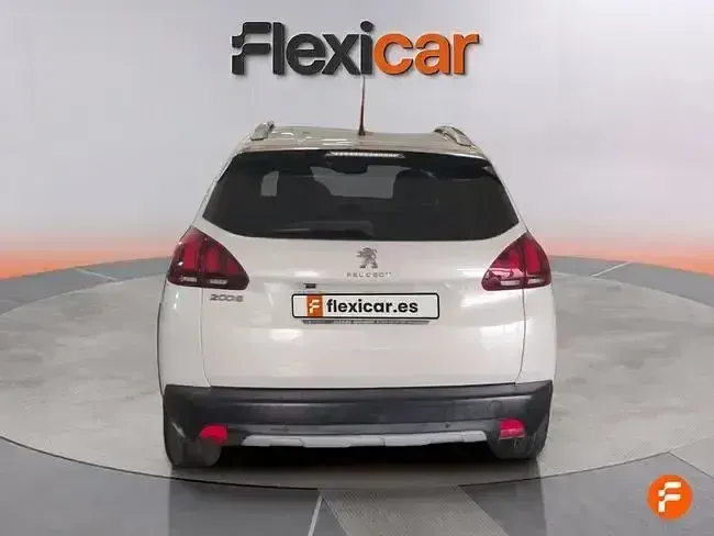 Usado Peugeot 2008 Allure 130 CV (95 kW) 2019 Blanco SUV