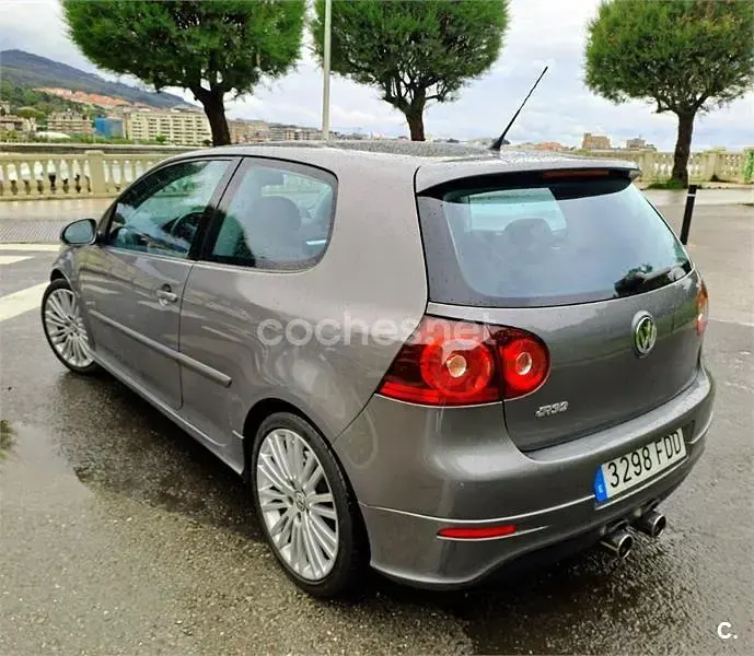Usado VW Golf IV R 250 CV (183 kW) 2006 Gris / plata Berlina