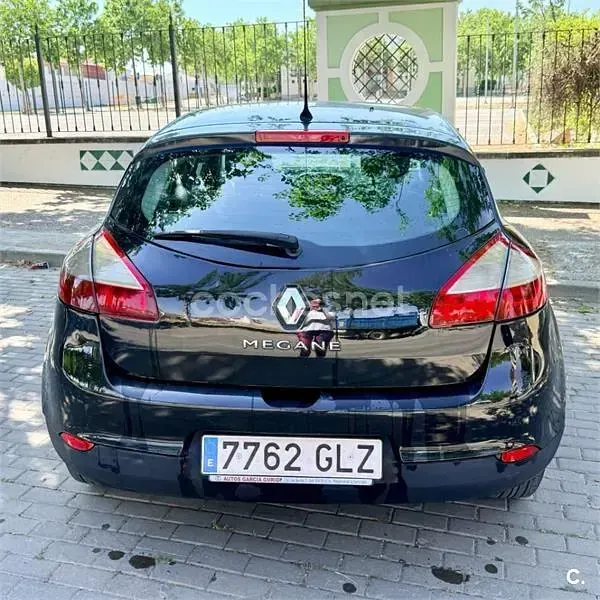 Usado Renault Mégane III Authentique 85 CV (62 kW) 2009 Negro Berlina