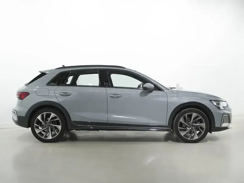 Usado Audi A3 Advanced Plus 204 CV (150 kW) 2025 Gris / plata Berlina