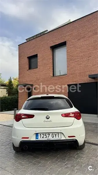Usado Alfa Romeo Giulietta 170 CV (125 kW) 2011 Blanco Utilitario