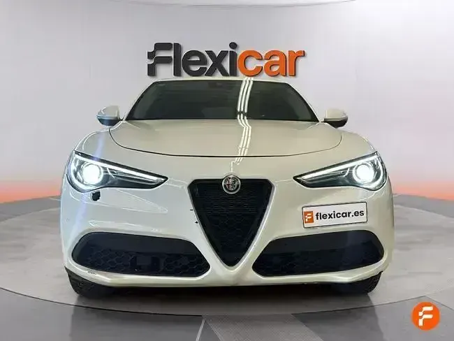 Usado Alfa Romeo Stelvio Sprint 200 CV (147 kW) 2021 Blanco SUV