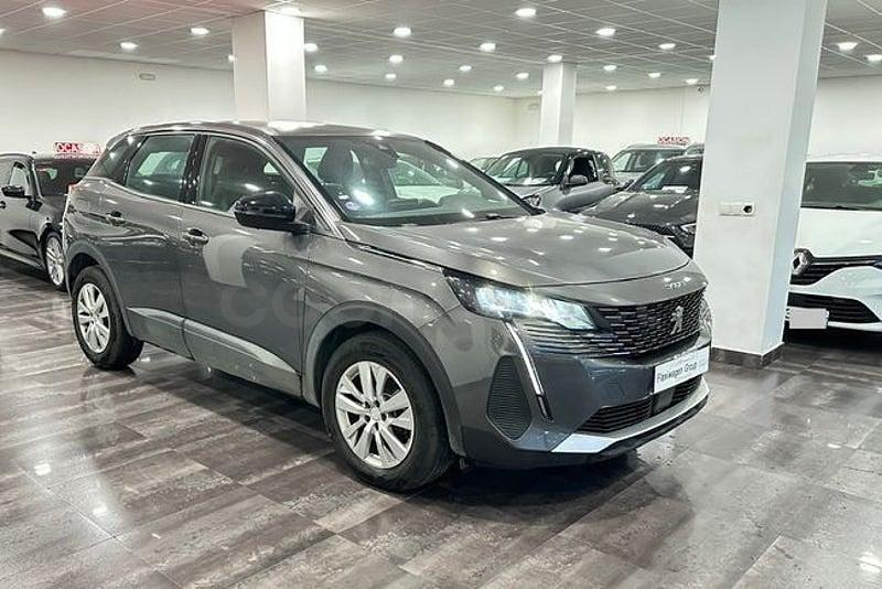 Usado Peugeot 3008 Active 136 CV (100 kW) 2024 Gris / plata SUV