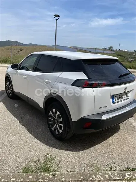 Usado Peugeot 2008 Active 110 CV (80 kW) 2022 Blanco SUV