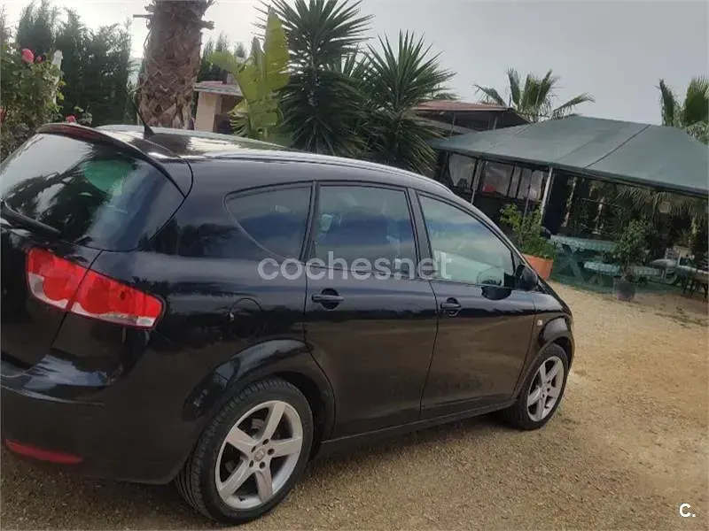 Usado Seat Altea XL Style 140 CV (102 kW) 2010 Negro Monovolumen