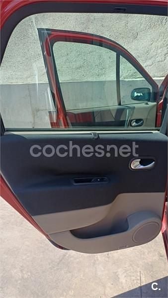 Usado Renault Scénic Expression 115 CV (84 kW) 2003 Rojo Monovolumen