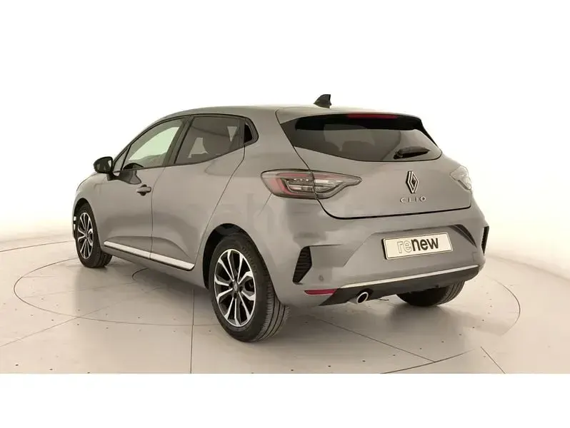 Usado Renault Clio V Techno 100 CV (73 kW) 2025 Gris / plata Berlina