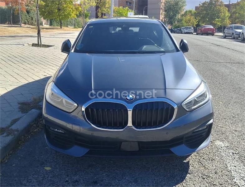 Usado BMW 118 140 CV (102 kW) 2021 Gris / plata Utilitario