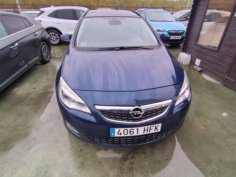Usado Opel Astra Enjoy 125 CV (91 kW) 2011 Azul Familiar