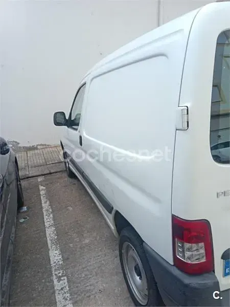 Begagnad Peugeot Partner Tepee 90 HK (66 kW) 2009 Vit Minibuss